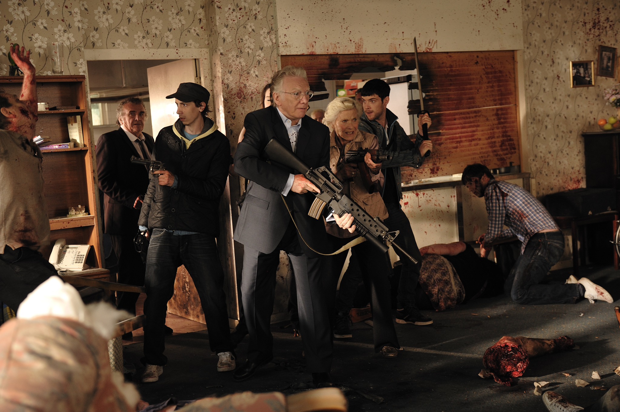 Still of Honor Blackman and Alan Ford in Cockneys vs Zombies (2012)