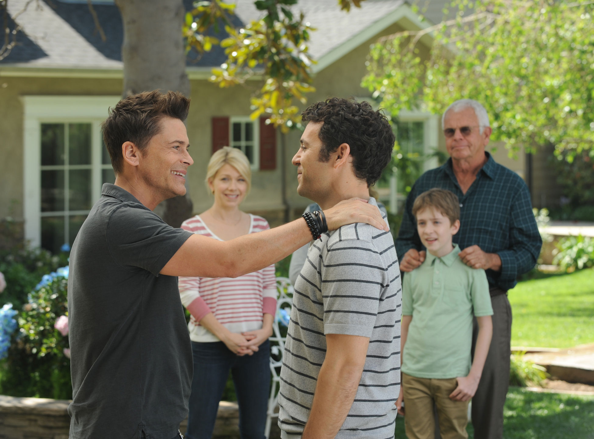 Still of Rob Lowe, Fred Savage, William Devane, Mary Elizabeth Ellis and Connor Kalopsis in The Grinder (2015)