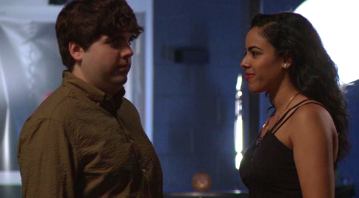 Still of Moises Reyes and Jasmine Yampierre in Only in the Movies (2015)