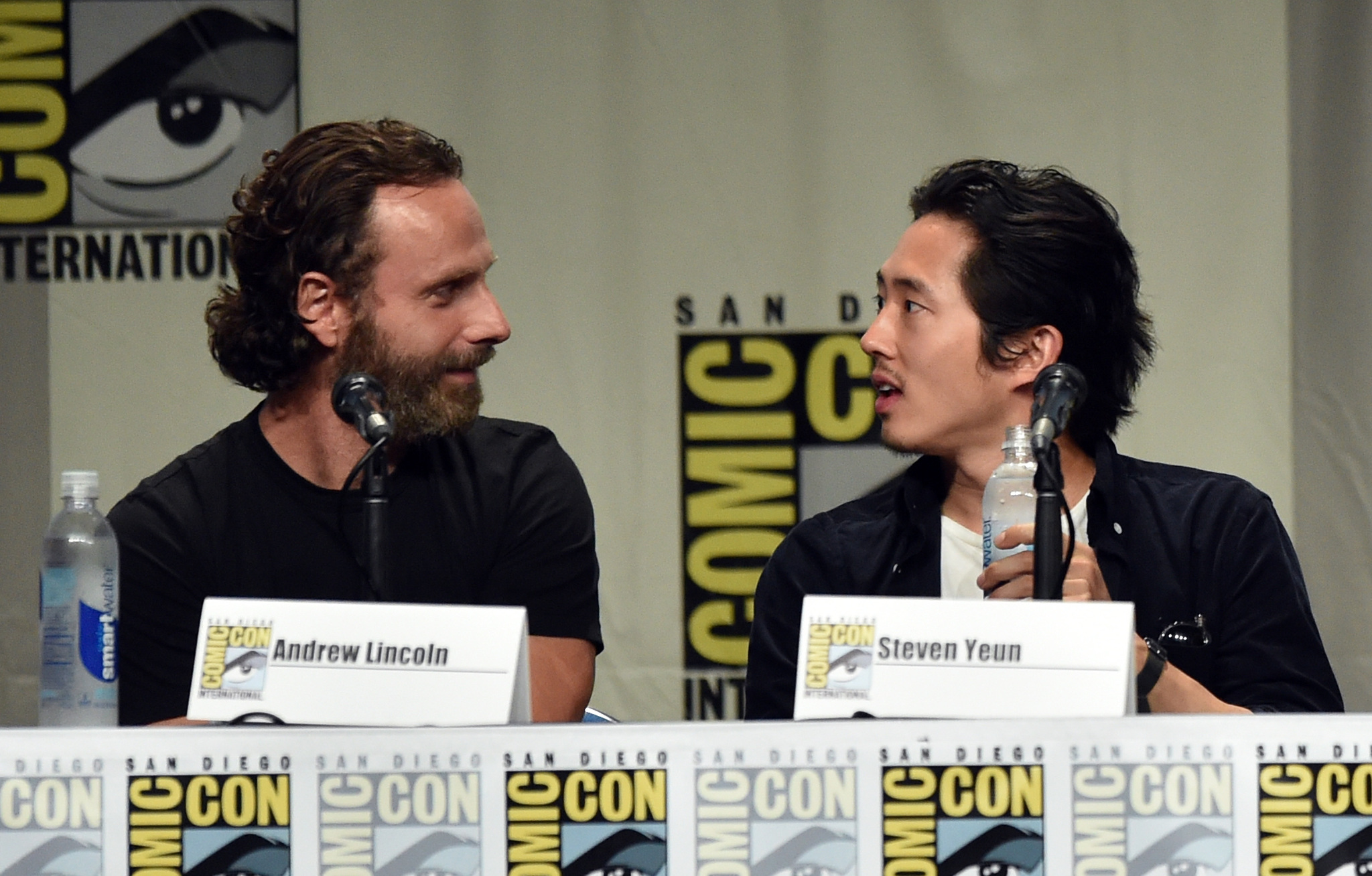 Andrew Lincoln and Steven Yeun at event of Vaikstantys numireliai (2010)