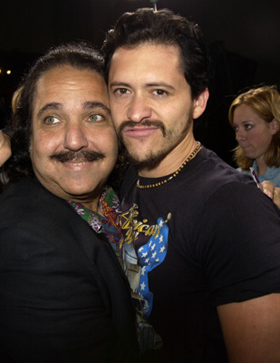 Ron Jeremy and Clifton Collins Jr. at event of Wonderland (2003)