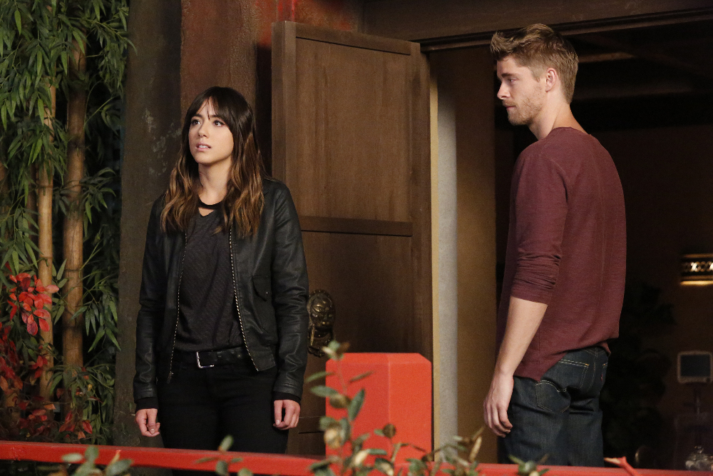 Still of Luke Mitchell and Chloe Bennet in Agents of S.H.I.E.L.D. (2013)