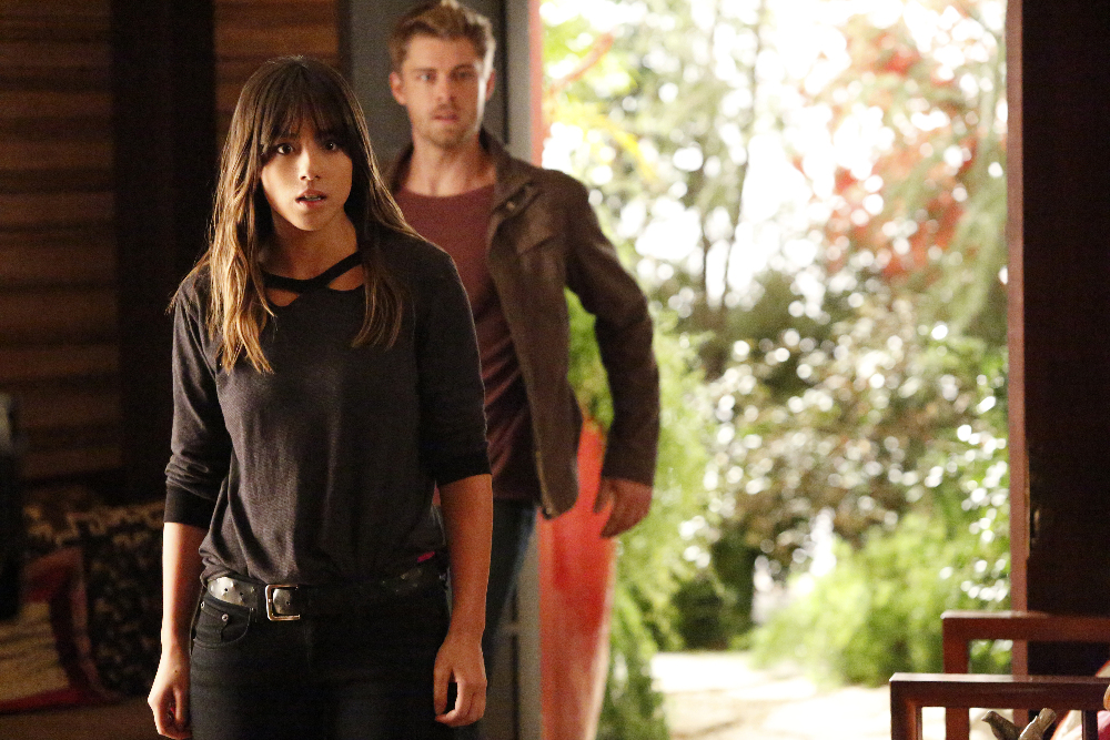 Still of Luke Mitchell and Chloe Bennet in Agents of S.H.I.E.L.D. (2013)
