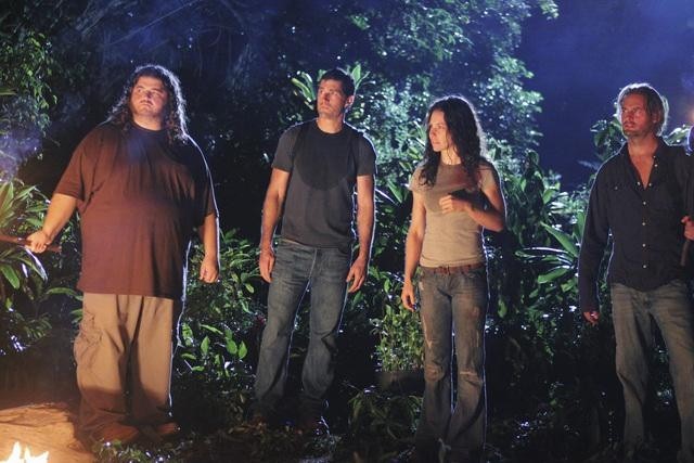 Still of Matthew Fox, Jorge Garcia, Josh Holloway and Evangeline Lilly in Dinge (2004)