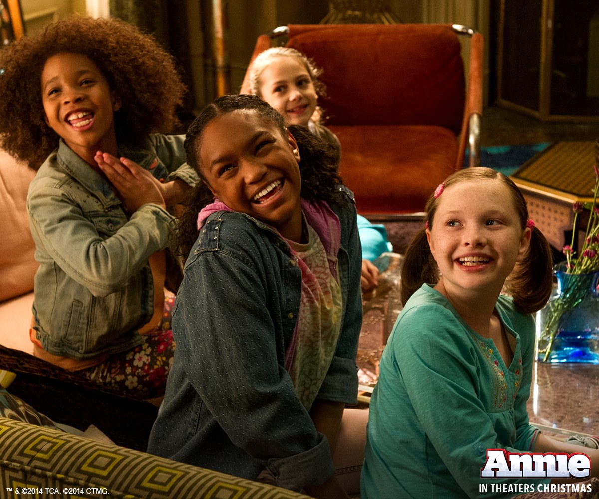 Zoe Margaret Colletti, Nicolette Pierini, Quvenzhané Wallis and Eden Duncan-Smith in Annie (2014)