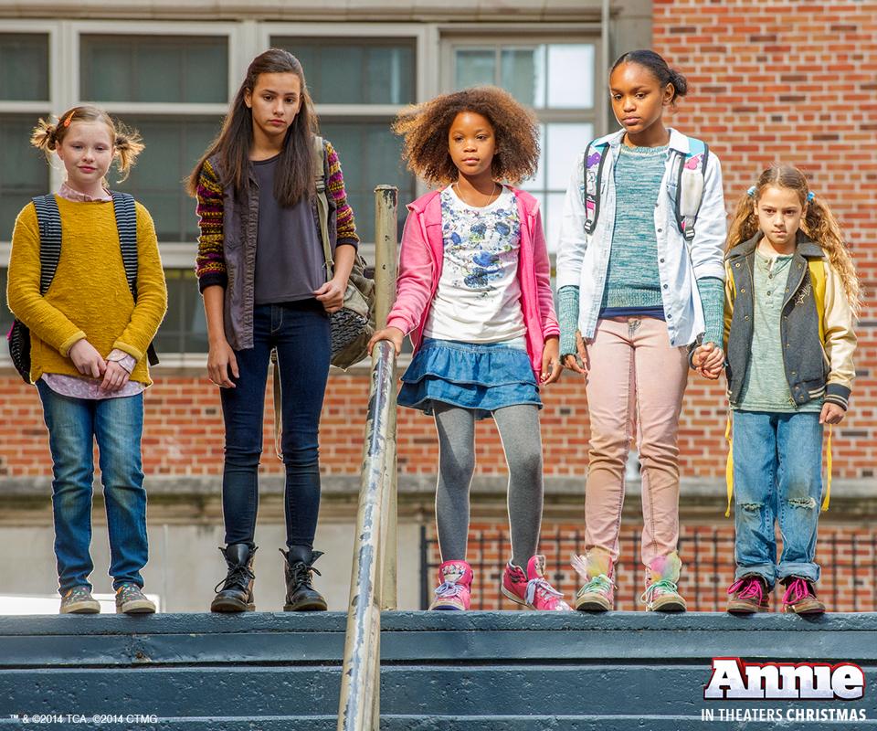Zoe Margaret Colletti, Nicolette Pierini, Amanda Troya, Quvenzhané Wallis and Eden Duncan-Smith in Annie (2014)