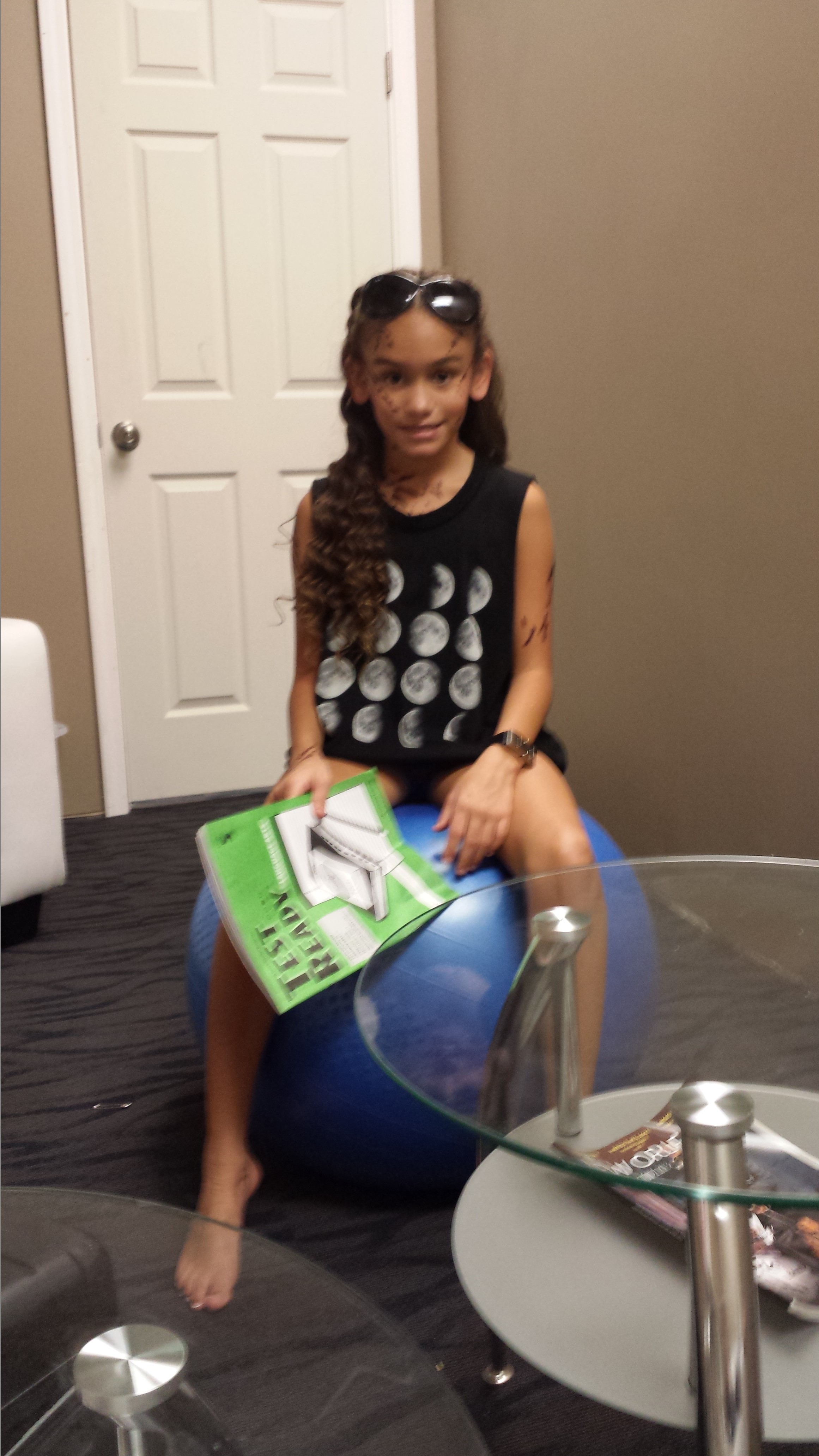 Summer Parker in dressing room on CW StarCrossed