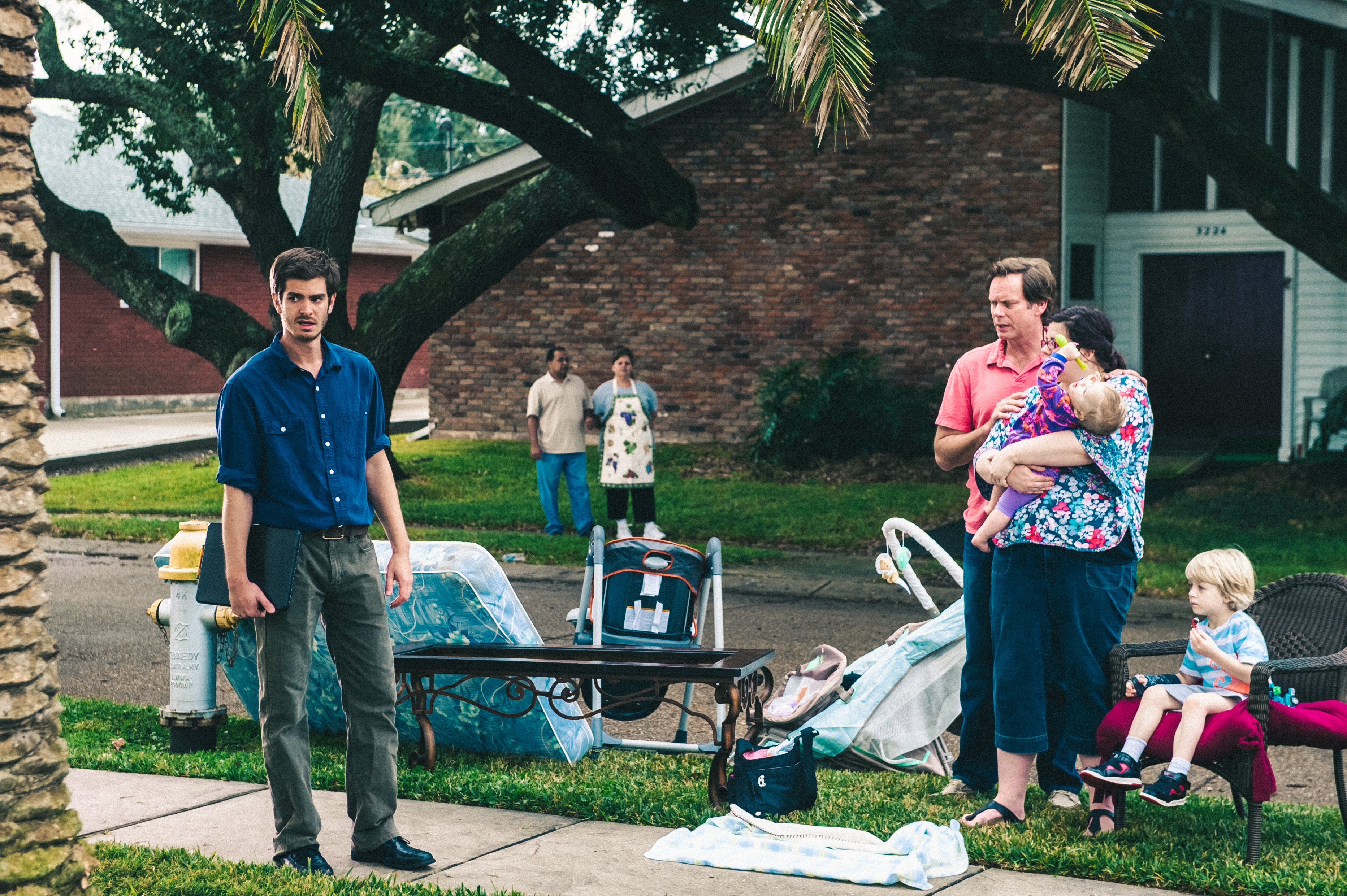 Still of J.D. Evermore, Ann Mahoney and Andrew Garfield in 99 Homes (2014)