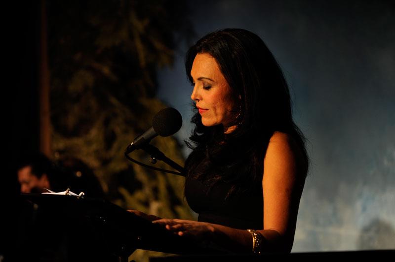 Sandra Santiago performing the Pulp Fiction history 