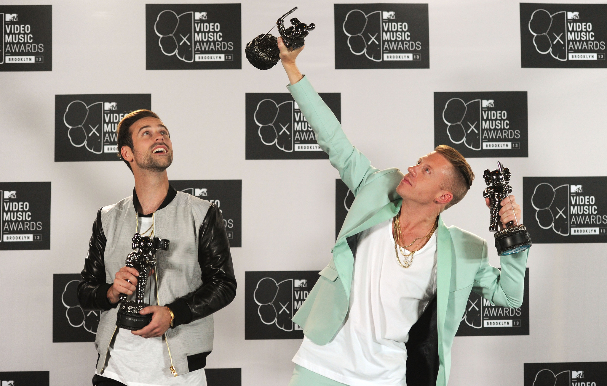 Ryan Lewis and Macklemore at event of 2013 MTV Video Music Awards (2013)