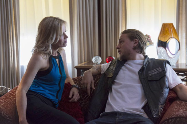 Still of Kim Dickens and Charlie Hunnam in Sons of Anarchy (2008)