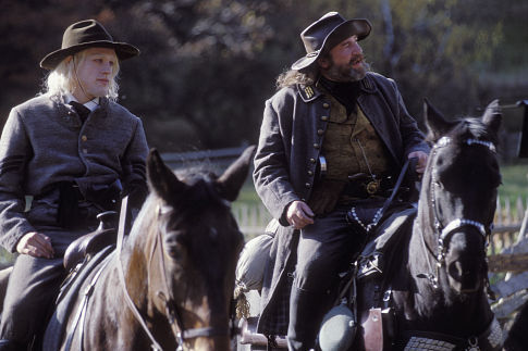 Still of Charlie Hunnam and Ray Winstone in Saltasis kalnas (2003)