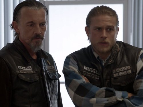 Still of Tommy Flanagan and Charlie Hunnam in Sons of Anarchy (2008)