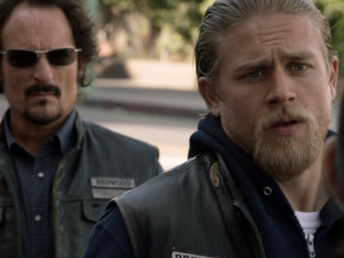 Still of Kim Coates and Charlie Hunnam in Sons of Anarchy (2008)