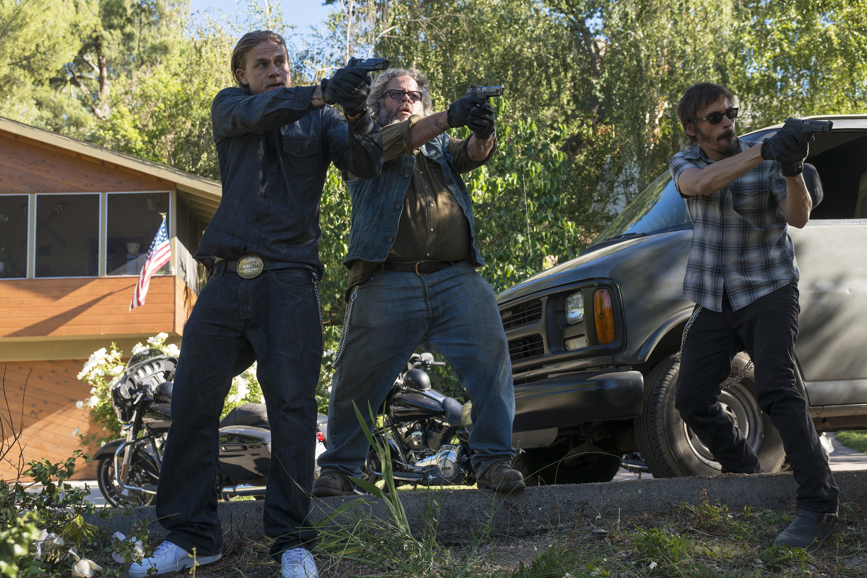 Still of Mark Boone Junior, Charlie Hunnam and Niko Nicotera in Sons of Anarchy (2008)