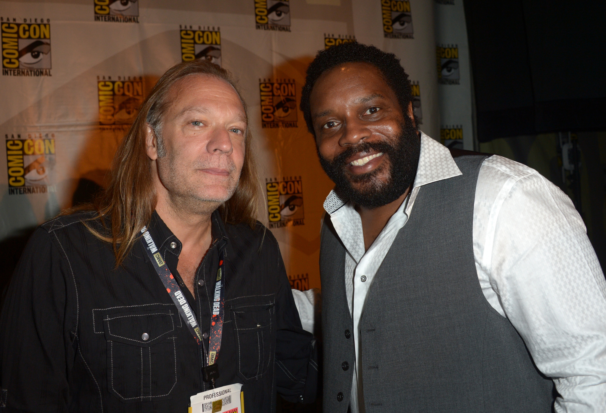 Chad L. Coleman and Greg Nicotero at event of Vaikstantys numireliai (2010)