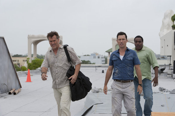 Still of Bruce Campbell, Chad L. Coleman and Jeffrey Donovan in Vilko bilietas (2007)