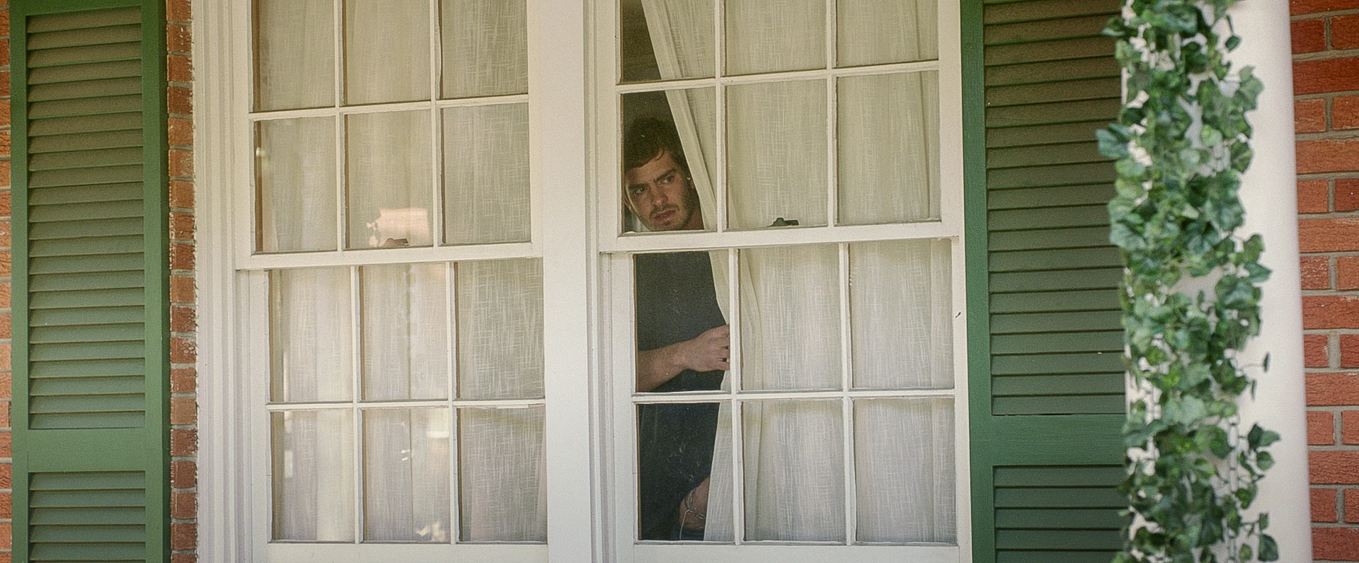 Still of Andrew Garfield in 99 Homes (2014)