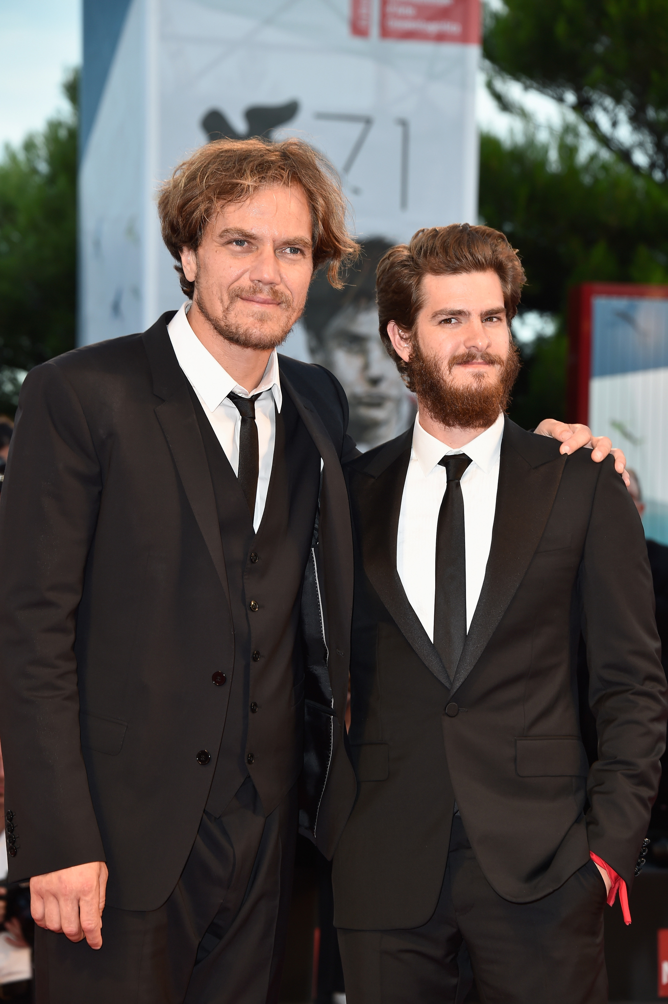 Michael Shannon and Andrew Garfield at event of 99 Homes (2014)