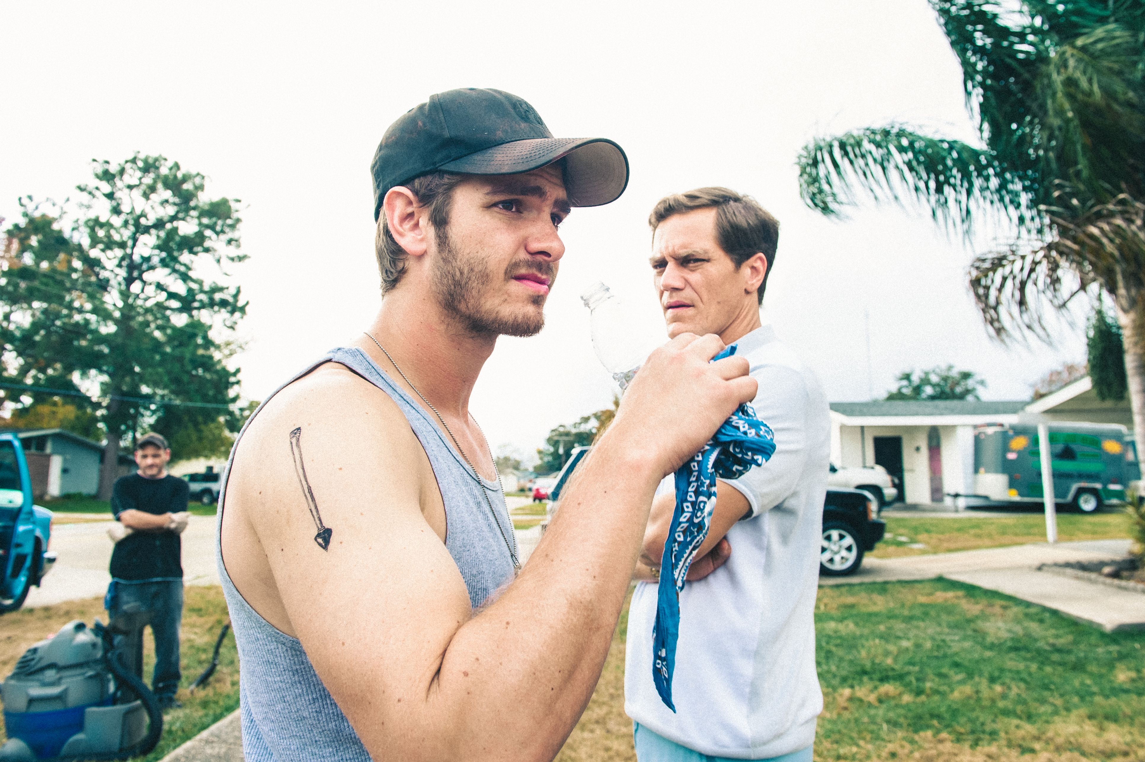 Still of Michael Shannon and Andrew Garfield in 99 Homes (2014)