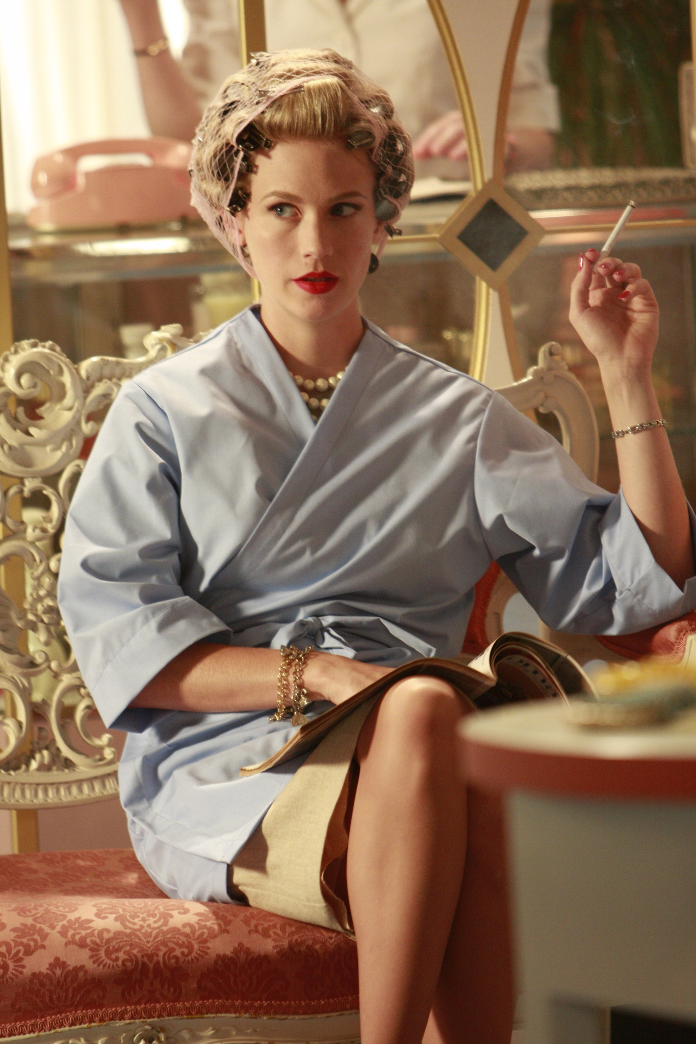 Still of January Jones in MAD MEN. Reklamos vilkai (2007)