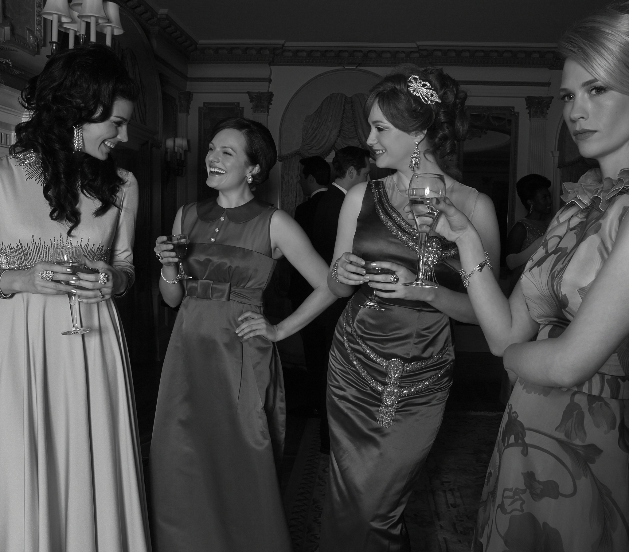 Still of January Jones, Elisabeth Moss, Christina Hendricks and Jessica Paré in MAD MEN. Reklamos vilkai (2007)