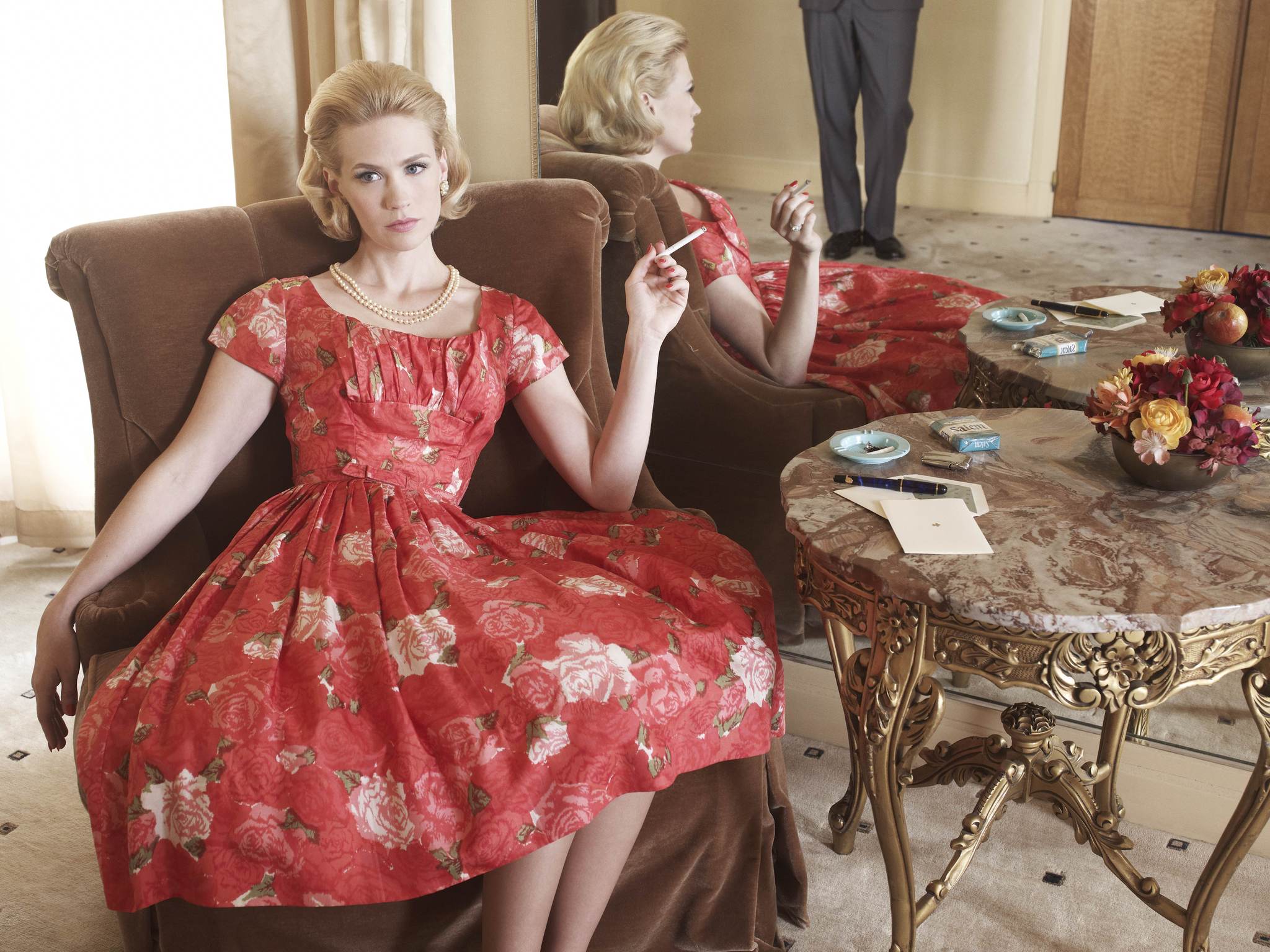 Still of January Jones in MAD MEN. Reklamos vilkai (2007)