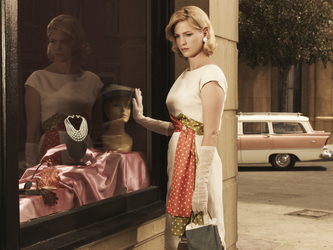 Still of January Jones in MAD MEN. Reklamos vilkai (2007)