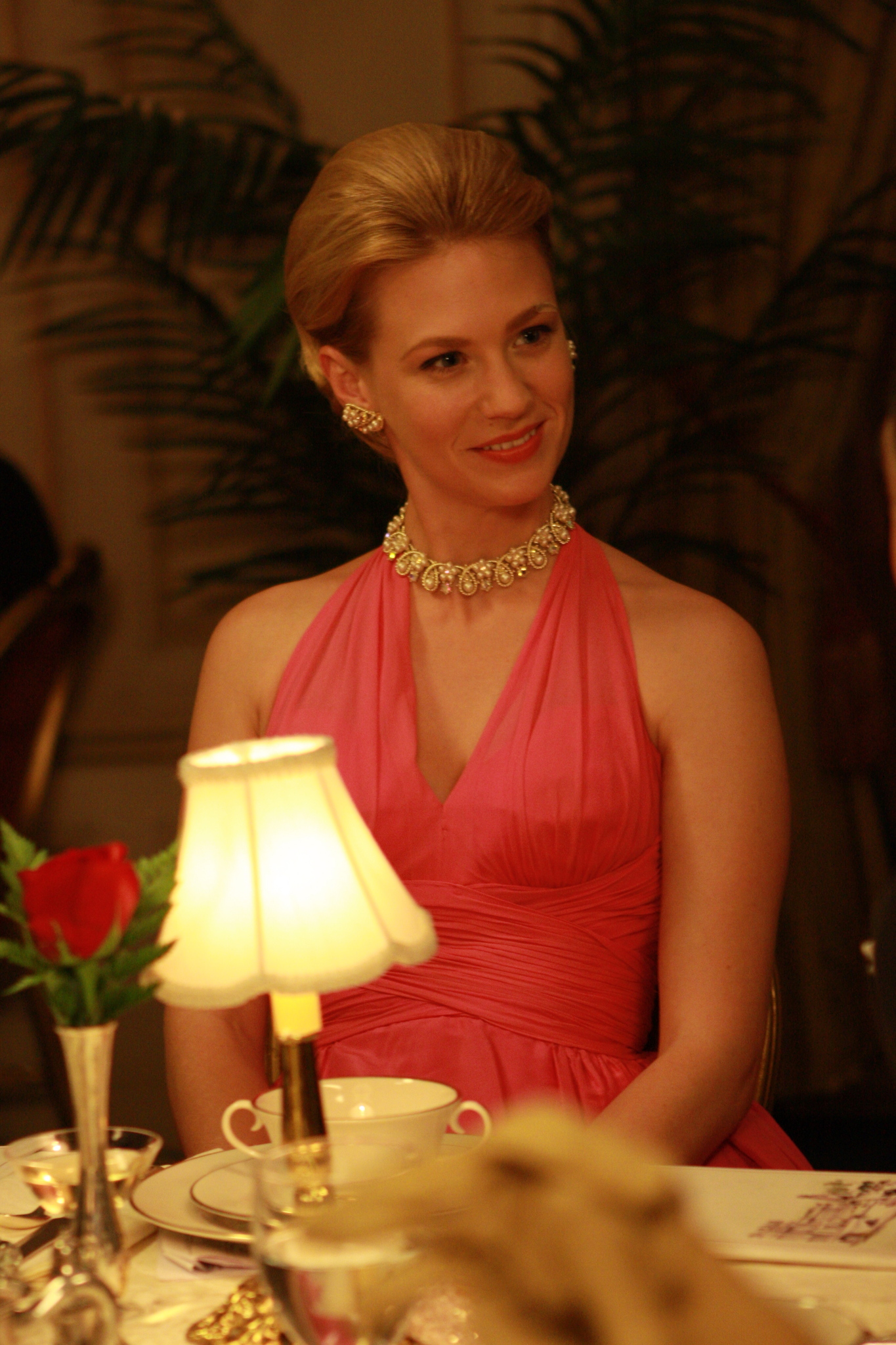 Still of January Jones in MAD MEN. Reklamos vilkai (2007)