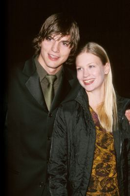 January Jones and Ashton Kutcher at event of Reindeer Games (2000)