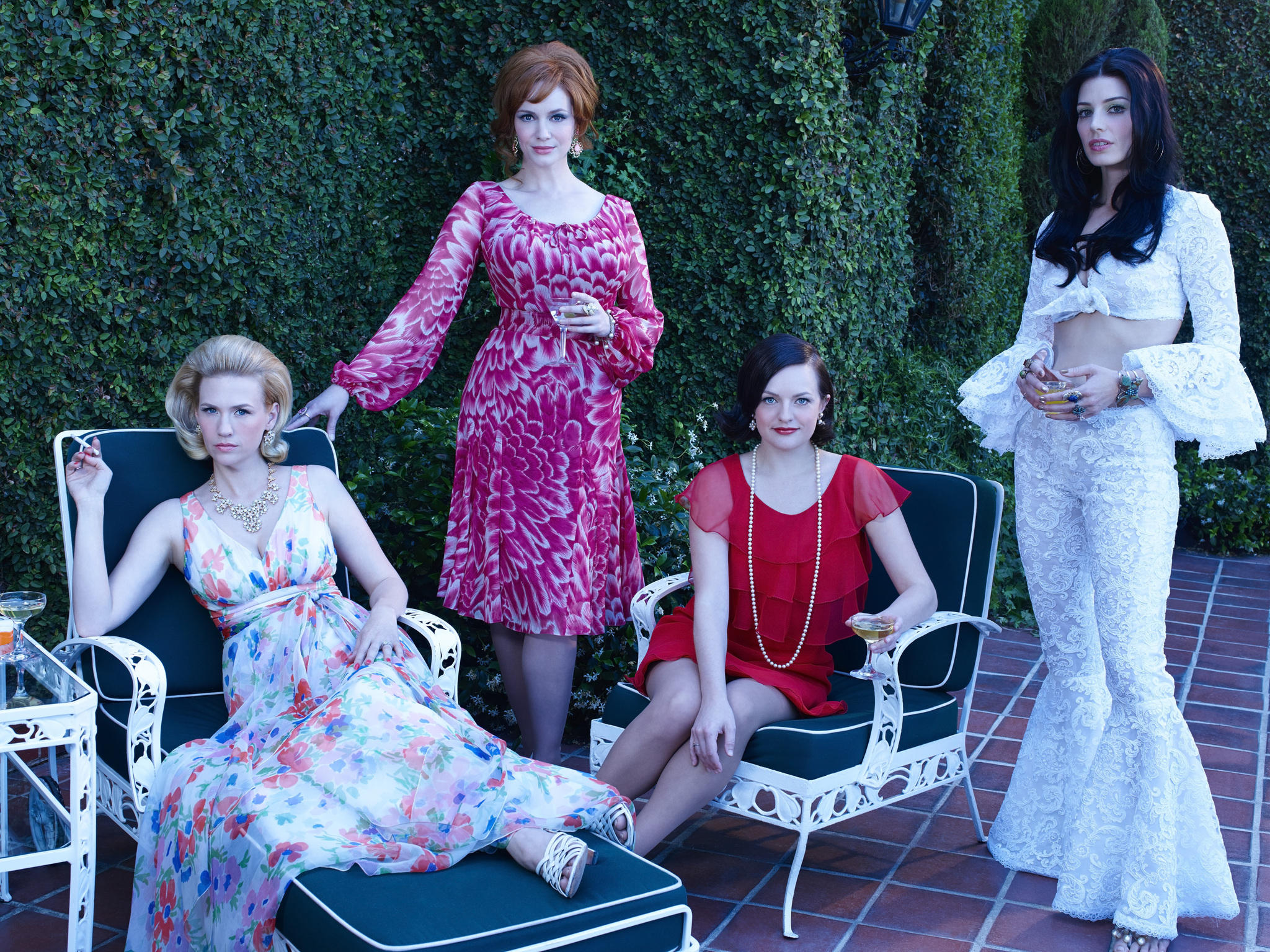 Still of January Jones, Elisabeth Moss, Christina Hendricks and Jessica Paré in MAD MEN. Reklamos vilkai (2007)