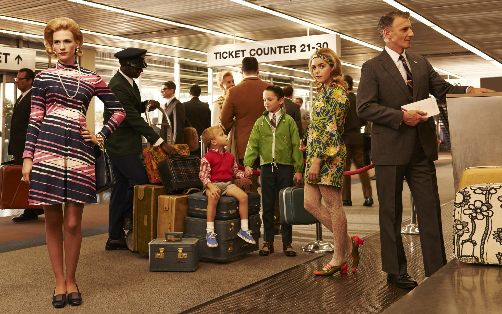 Still of January Jones, Christopher Stanley, Kiernan Shipka and Mason Vale Cotton in MAD MEN. Reklamos vilkai (2007)