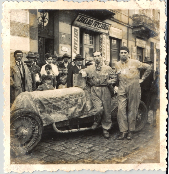 The Italian Racing Team in Lwow (circa 1932). The racecar driver is likely Achille Varzi or Tazio Nuvolari. Photo shot by Victor Perantoni, his father Carlo Perantoni is in the background.