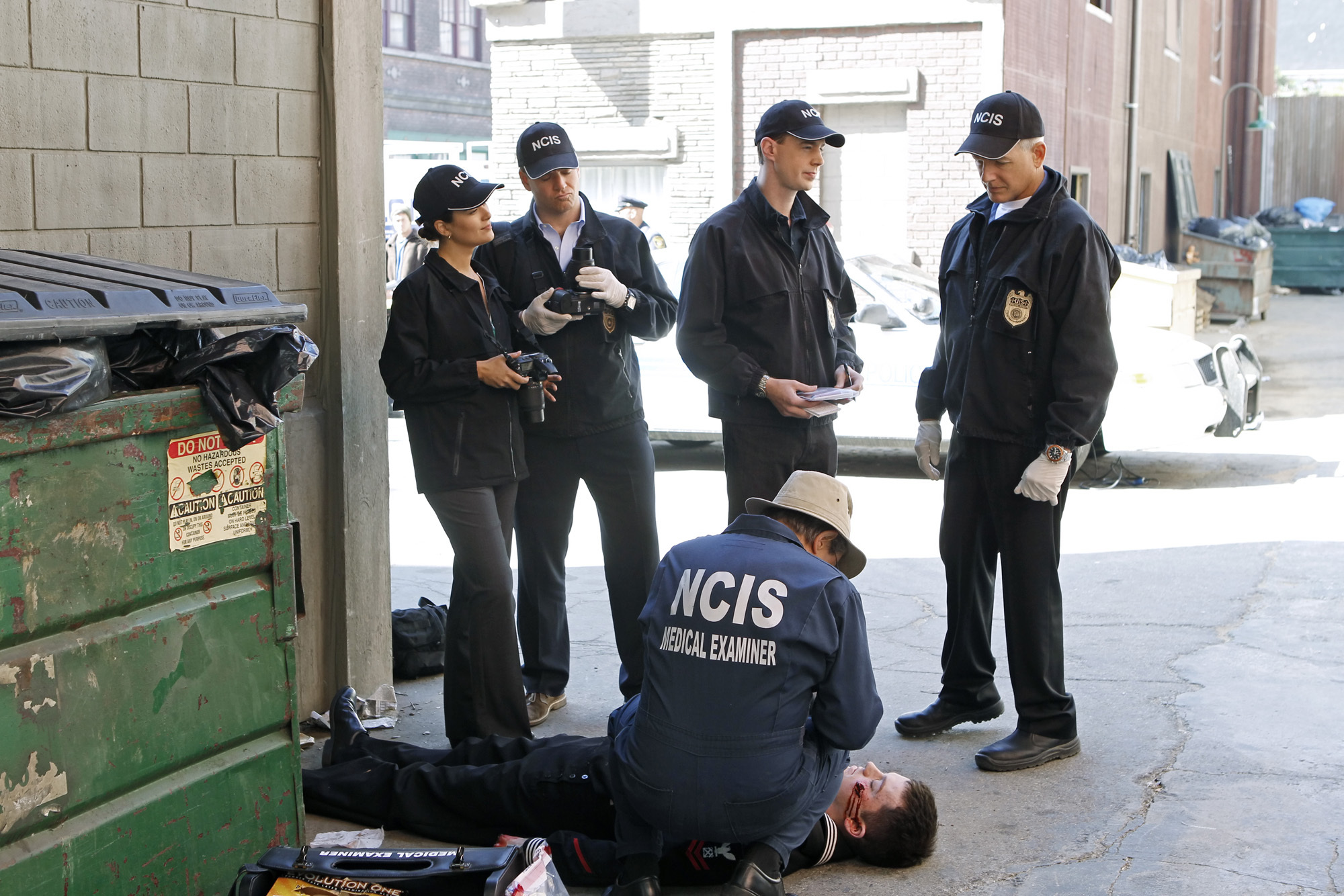 Still of Mark Harmon, Sean Murray, Michael Weatherly and Cote de Pablo in NCIS: Naval Criminal Investigative Service (2003)