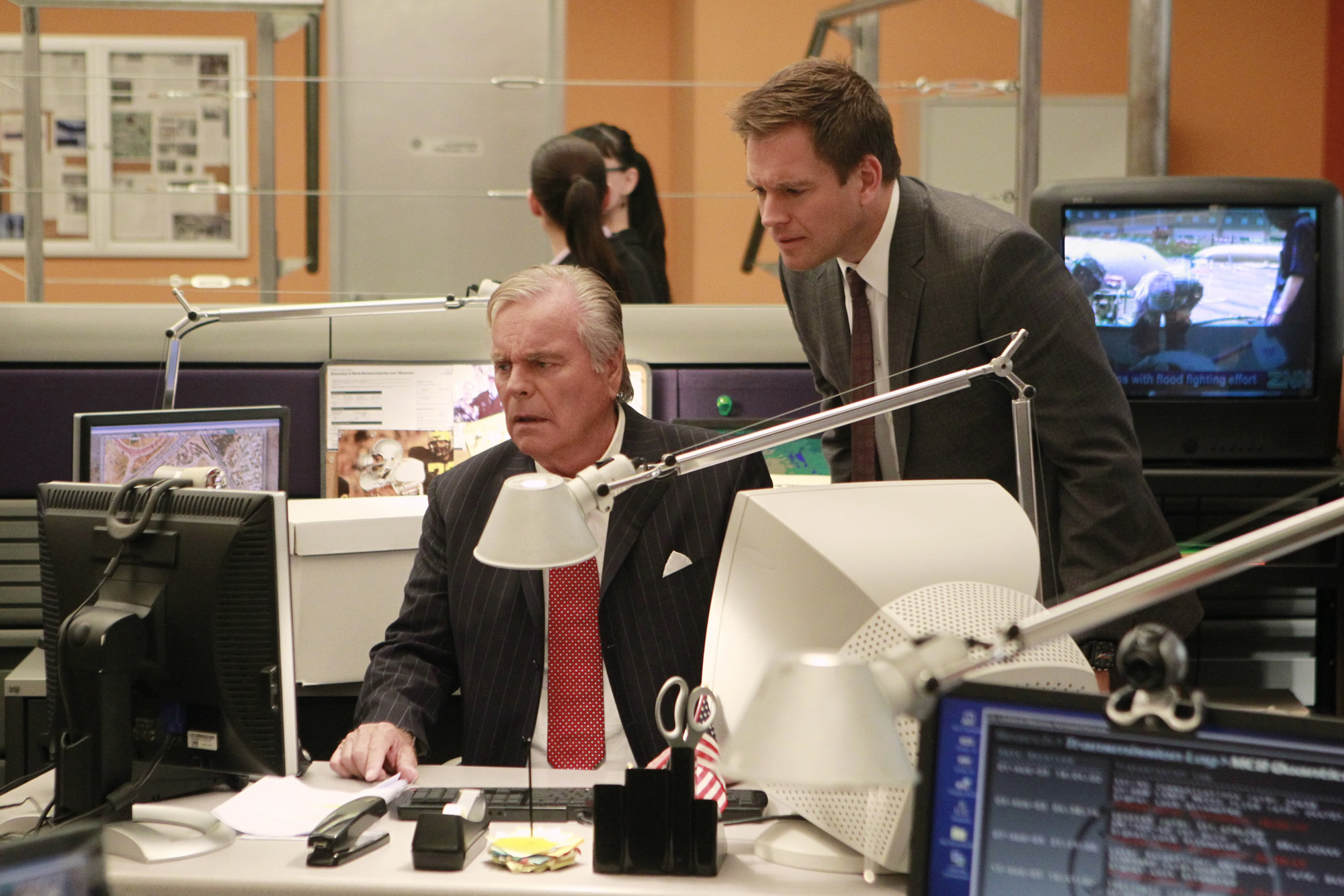 Still of Robert Wagner and Michael Weatherly in NCIS: Naval Criminal Investigative Service (2003)