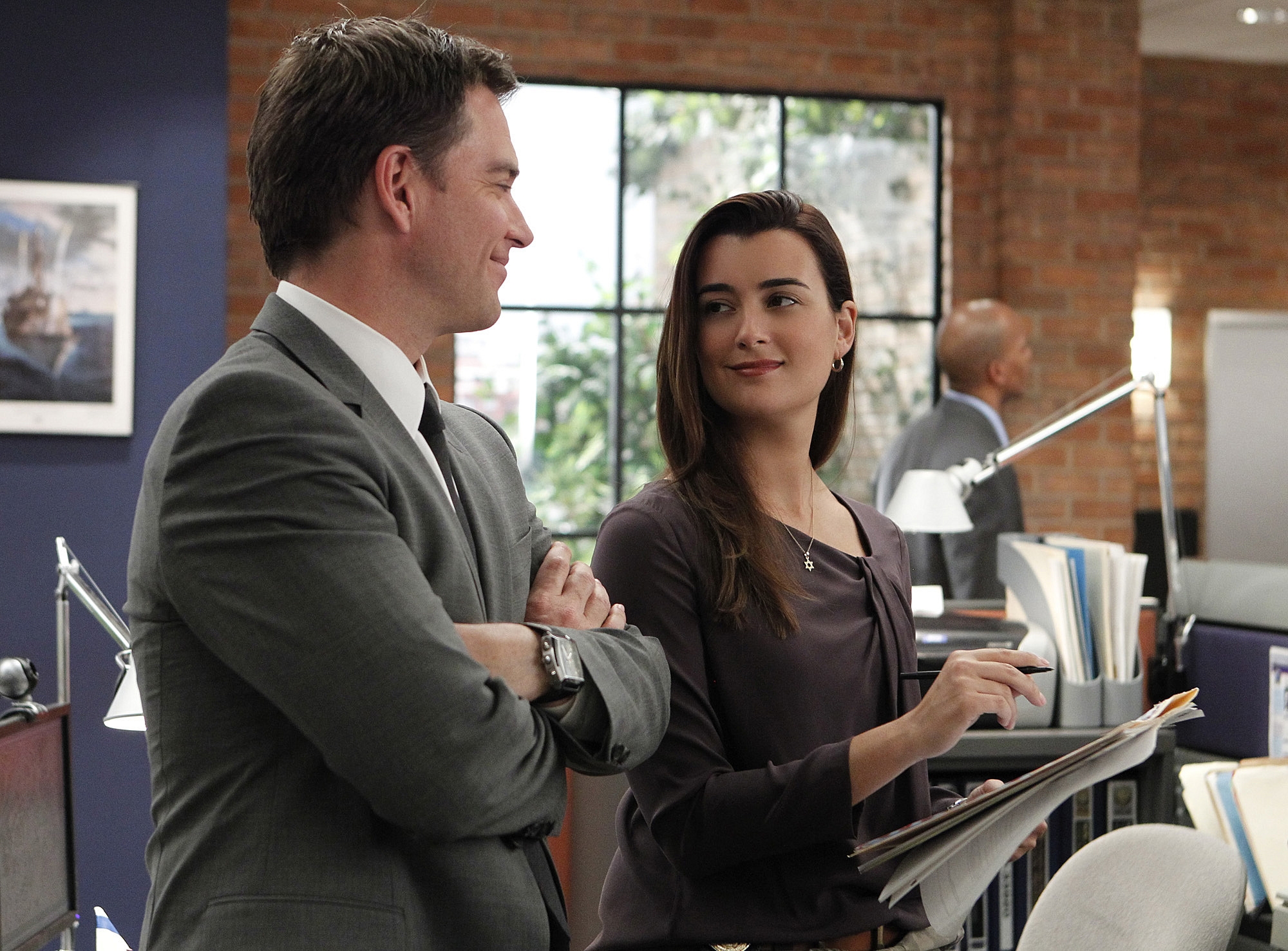 Still of Michael Weatherly and Cote de Pablo in NCIS: Naval Criminal Investigative Service (2003)