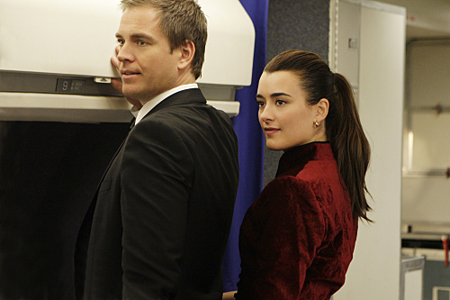 Still of Michael Weatherly and Cote de Pablo in NCIS: Naval Criminal Investigative Service (2003)