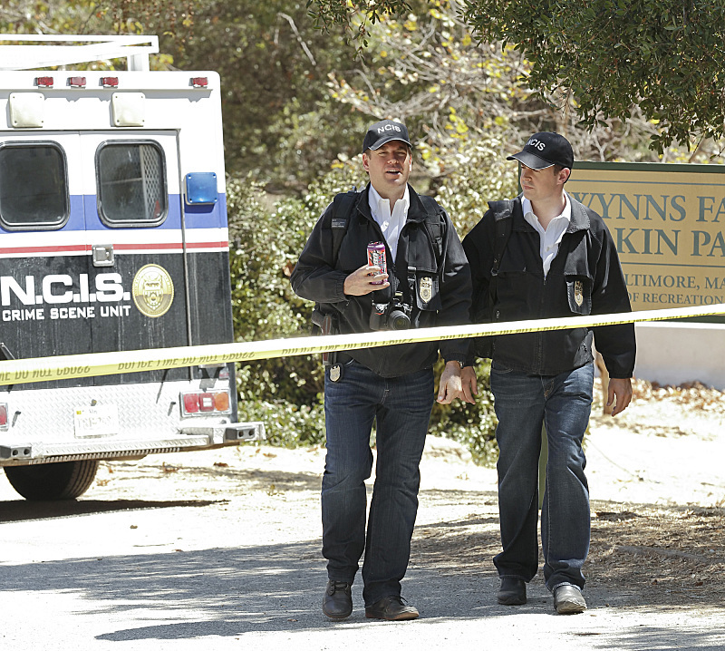 Still of Sean Murray and Michael Weatherly in NCIS: Naval Criminal Investigative Service (2003)