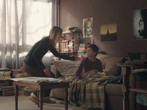 Still of Céline Sallette and Swann Nambotin in Les Revenants (2012)