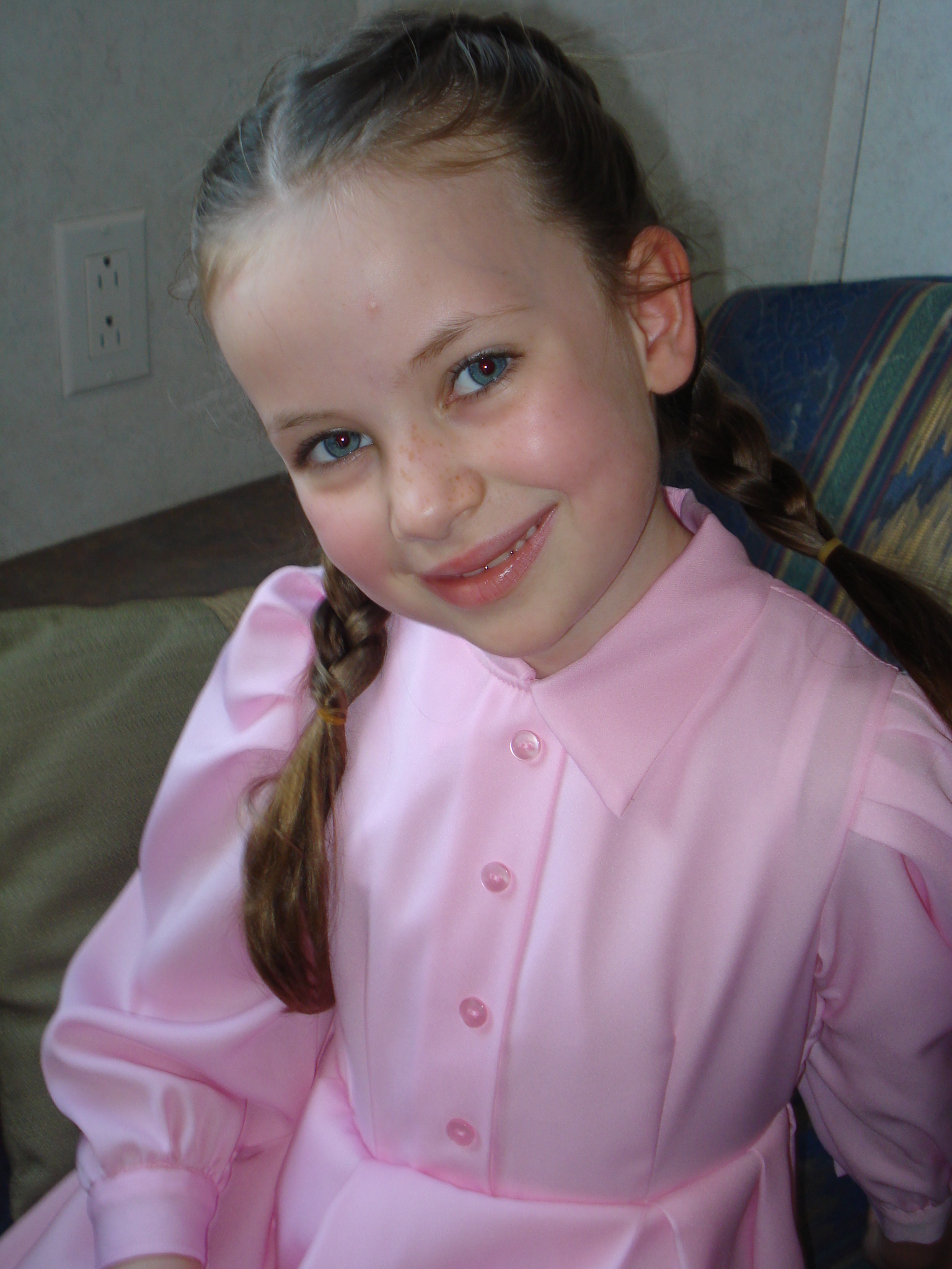 Malia as Mormon little girl, Angela Alton on the movie set of 