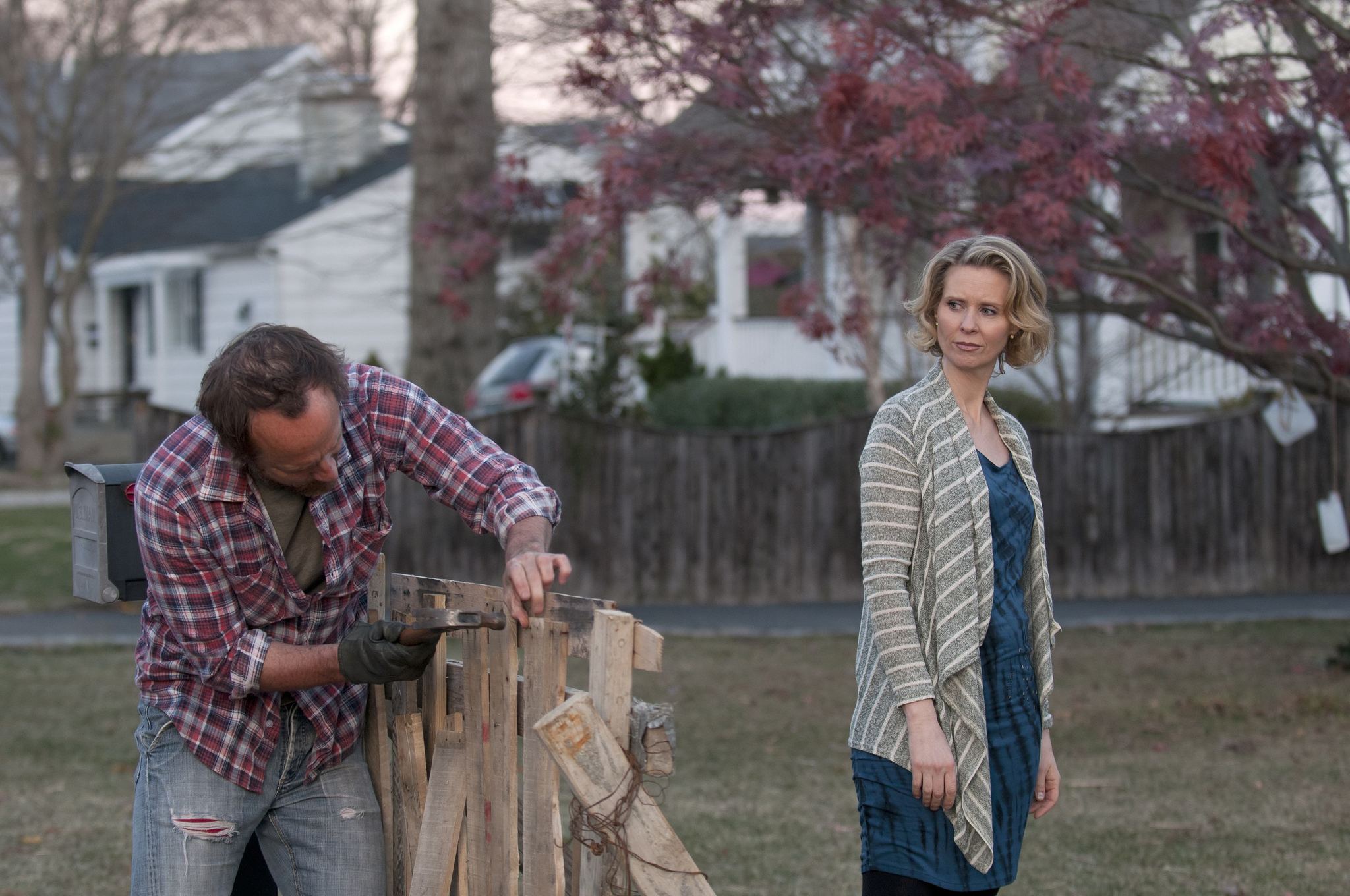 Still of John Benjamin Hickey and Cynthia Nixon in The Big C (2010)