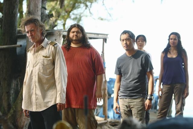 Still of Jeff Fahey, Jorge Garcia, Yunjin Kim, Ken Leung and Zuleikha Robinson in Dinge (2004)
