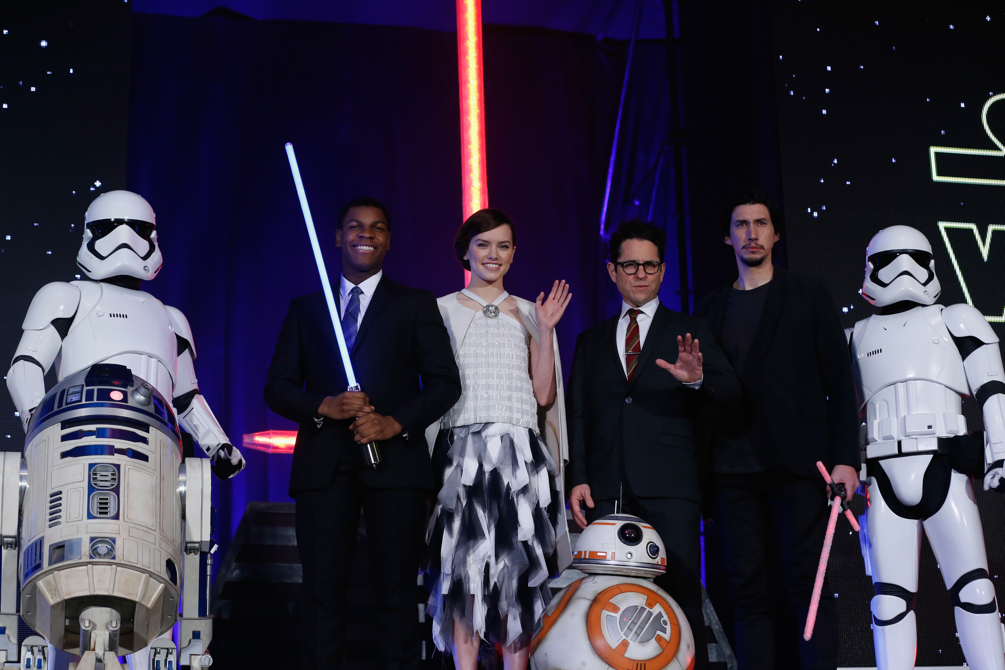 J.J. Abrams, Adam Driver, John Boyega and Daisy Ridley at event of Zvaigzdziu karai: galia nubunda (2015)