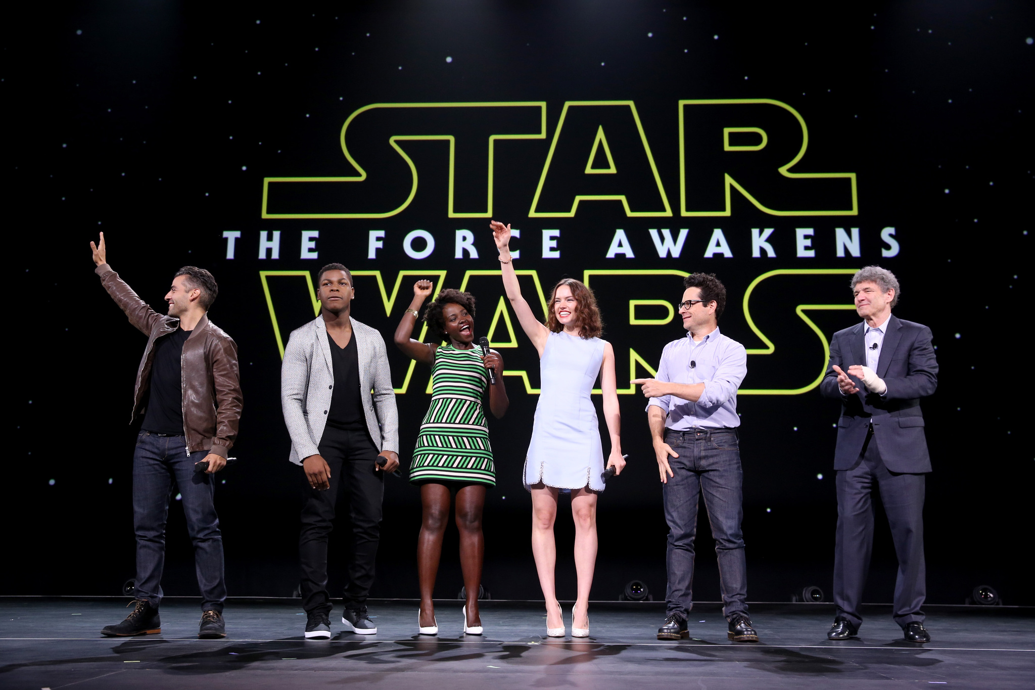 J.J. Abrams, Alan Horn, Oscar Isaac, Lupita Nyong'o, John Boyega and Daisy Ridley at event of Zvaigzdziu karai: galia nubunda (2015)