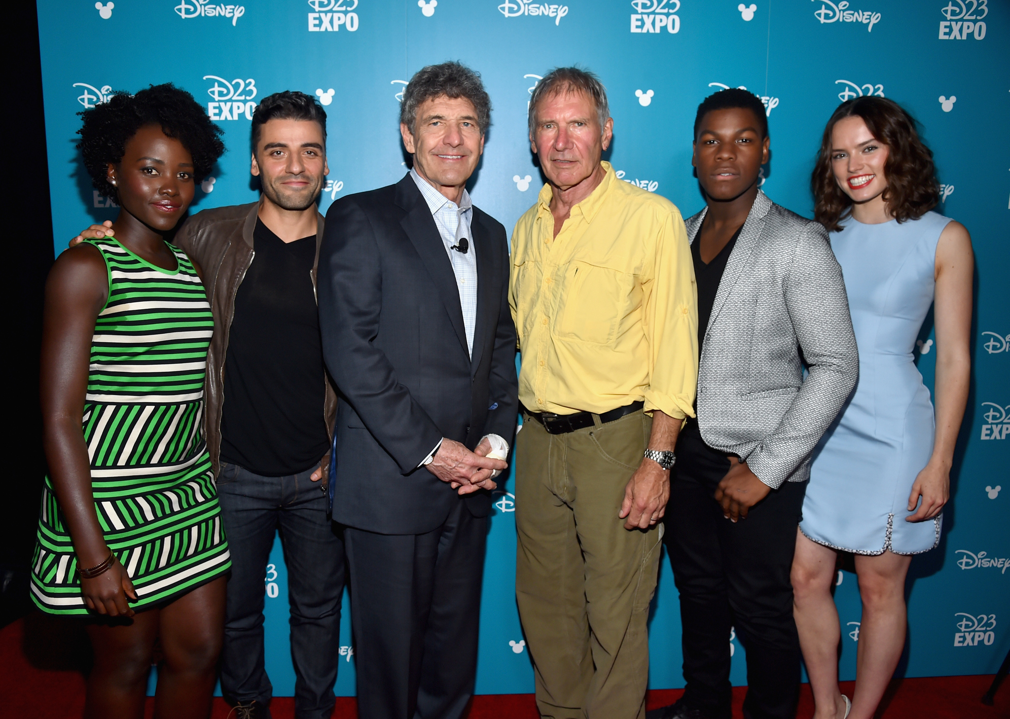 Harrison Ford, Alan Horn, Oscar Isaac, Lupita Nyong'o, John Boyega and Daisy Ridley at event of Zvaigzdziu karai: galia nubunda (2015)