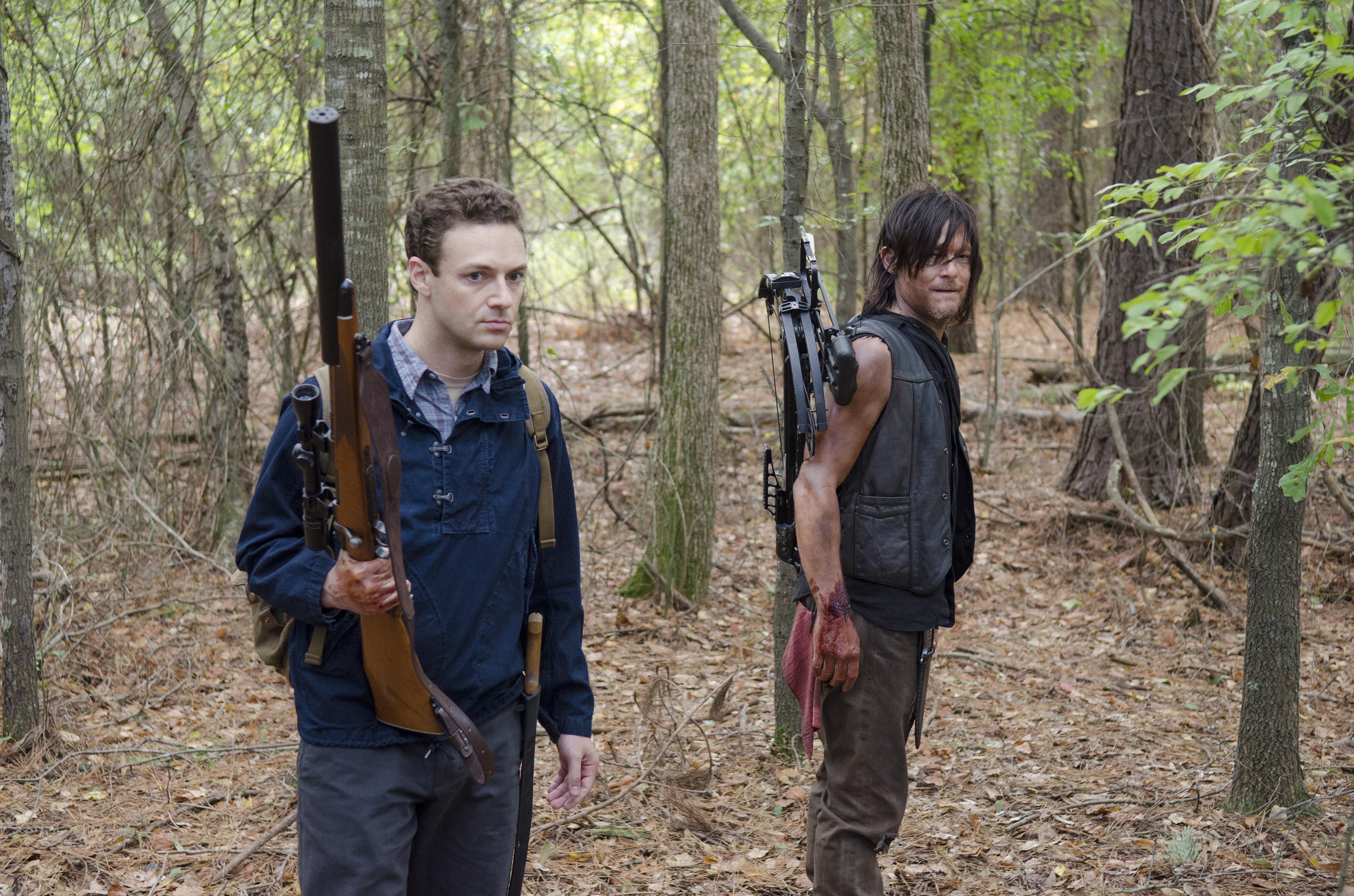 Still of Andrew Lincoln and Ross Marquand in Vaikstantys numireliai (2010)