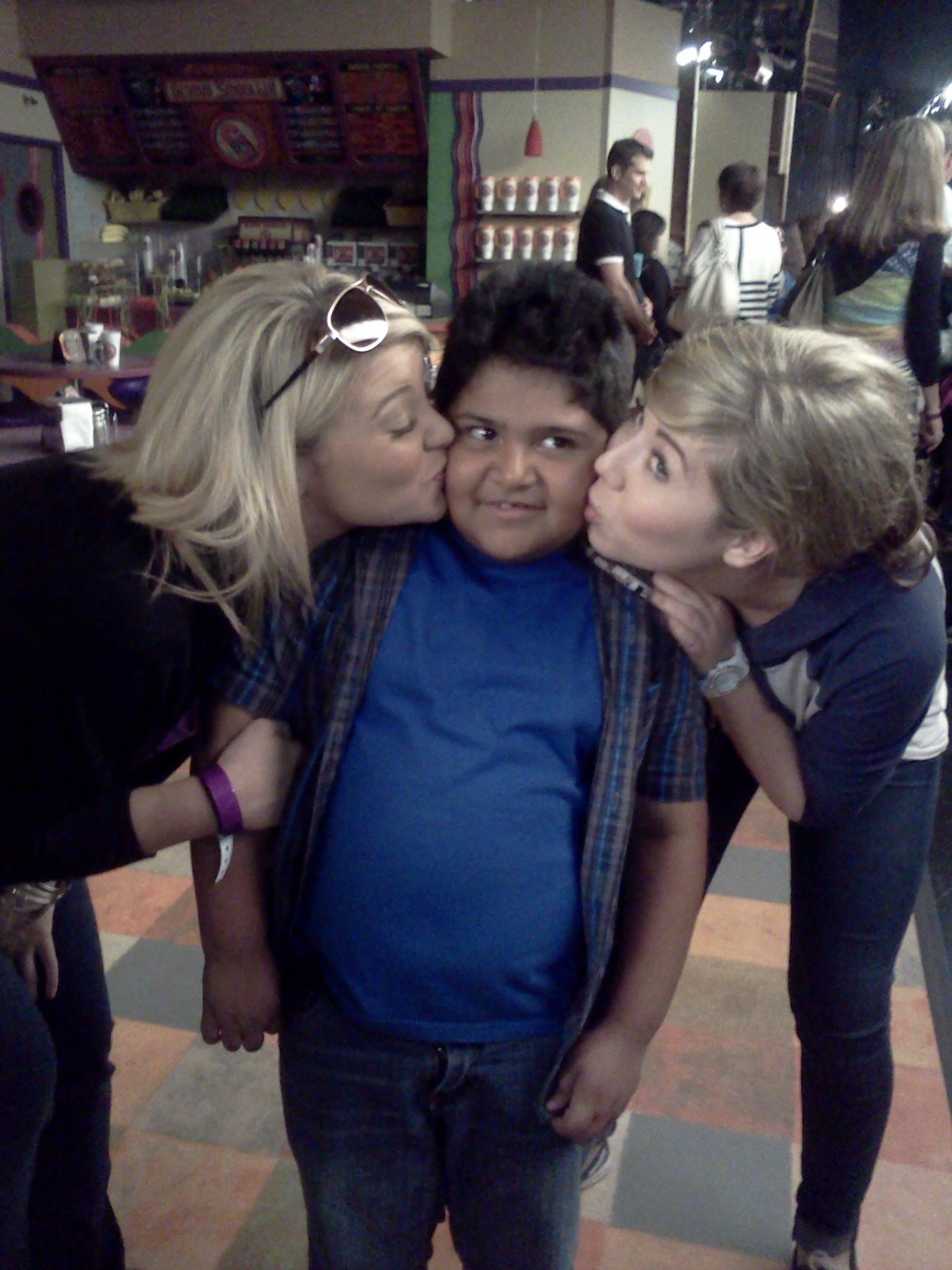 A Jennette McCurdy sandwich! On set @ i-Carly.