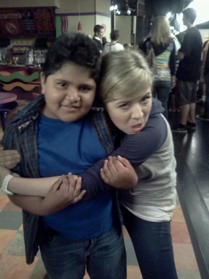 With Jennette McCurdy on the set of i-CARLY.