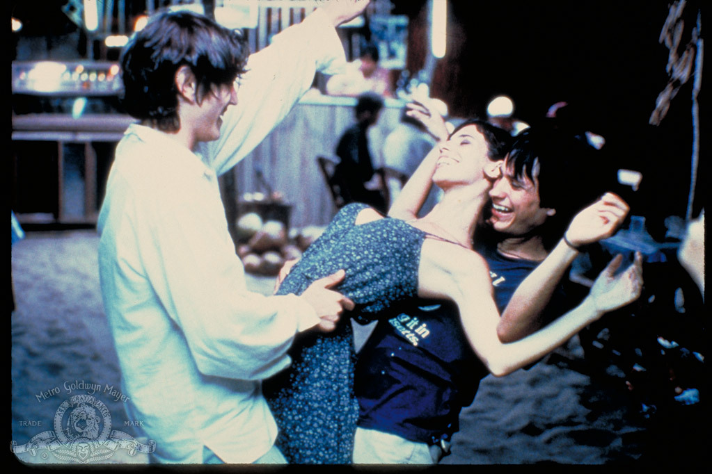 Still of Gael García Bernal, Diego Luna and Maribel Verdú in Y tu mamá también (2001)