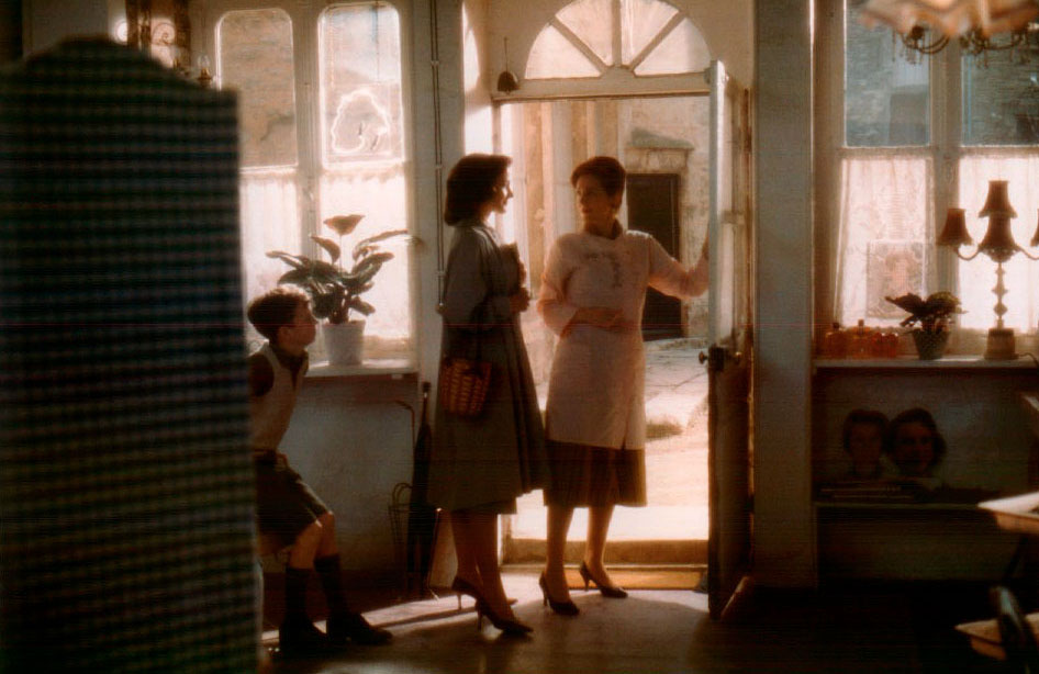 Still from Chocolat: Hélène Cardona and Carrie-Anne Moss